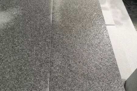 湖北芝麻灰石材G633火烧板英山灰烧面