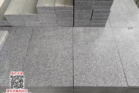 湖北芝麻灰花岗岩火烧面工程板广场地铺石