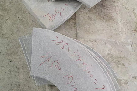 湖北G633芝麻灰压顶石英山灰弧形压顶石