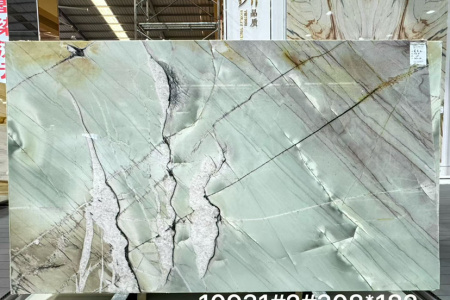 蒂夫尼，梨花飘雪