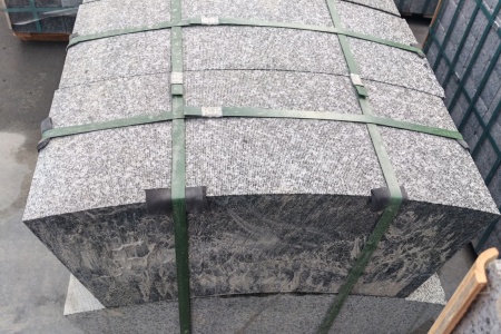 钟山青芝麻黑弧形板