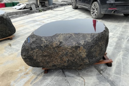 云南芝麻黑石桌