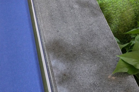 柬埔寨芝麻黑树围石凳