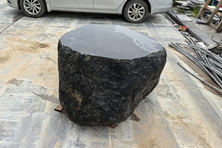 云南芝麻黑石桌