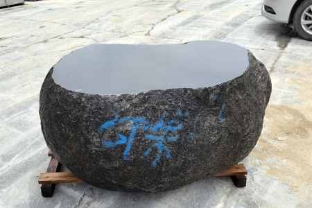 云南芝麻黑石桌