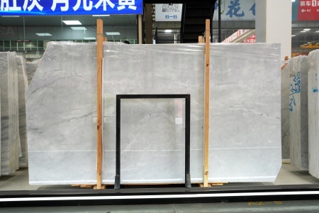 鱼肚灰