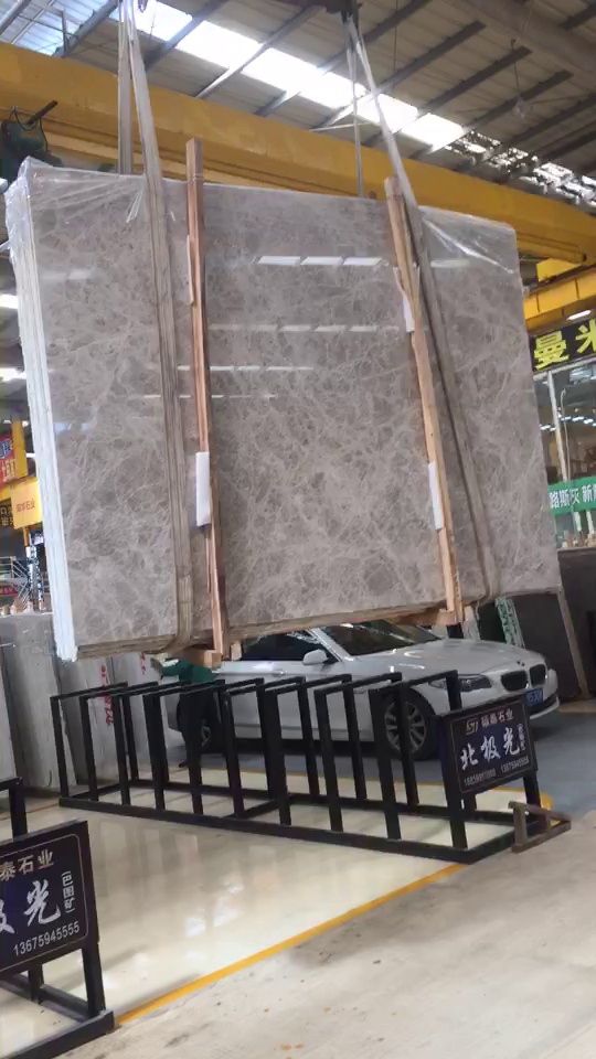 白底巴图北极光陆续上新，博利大板市场8区硕泰石业