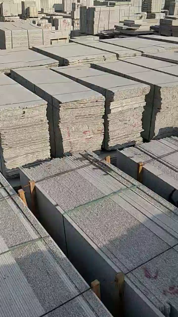 大量小铁灰，又名珍珠灰（芝麻灰）灰色花岗岩毛光板批发出售，规格