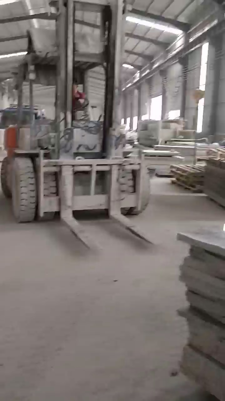 工厂毛广光板磨光区