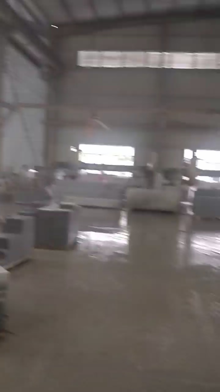 花岗岩切边作业中，设备齐全，不怕做不了，就怕你没量!欢迎砸单!????