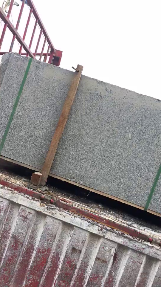 河南小铁灰花岗岩可替代芝麻灰，拥有矿山开采权工厂，提供大量毛光板及各种工程板加工，欢迎