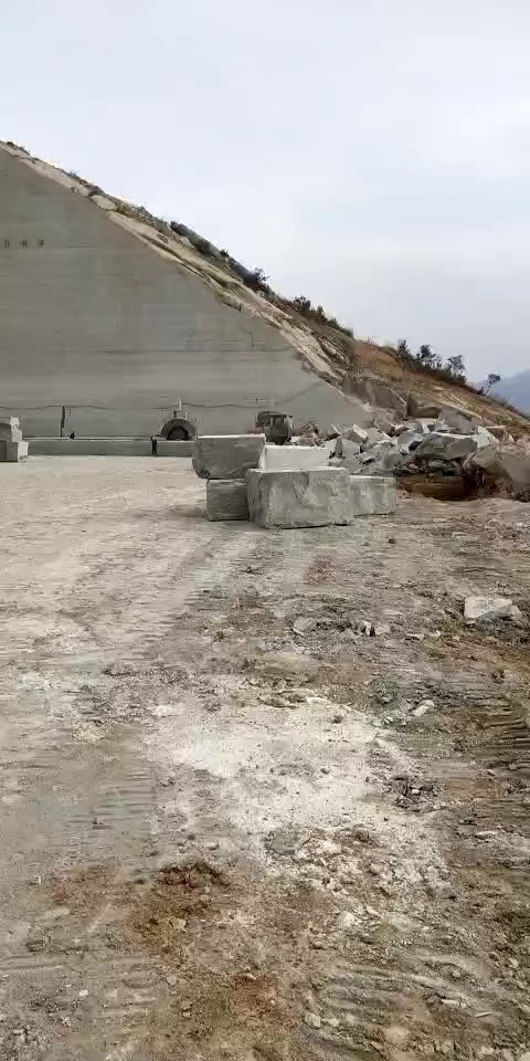 我们实实在在的矿山，矿口大，量一定没问题，珍珠灰，灰麻，欢迎砸单!