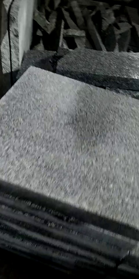 铁灰火烧面厚板生产加工中!