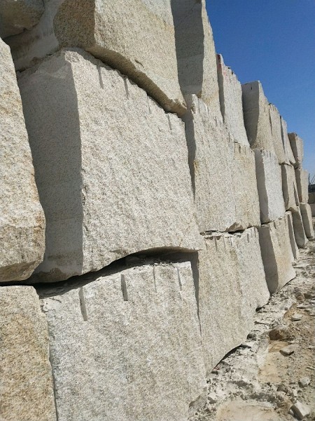 山东汶上锈石厂矿直销:黄锈,白锈,火烧板,光板,荔