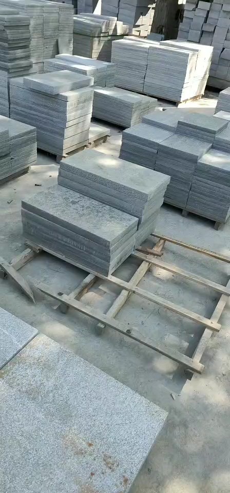 山东黄锈石、白锈石(原产地)厂章丘黑，鲁灰.矿直销厂家，销售矿石方料，门牌石、路