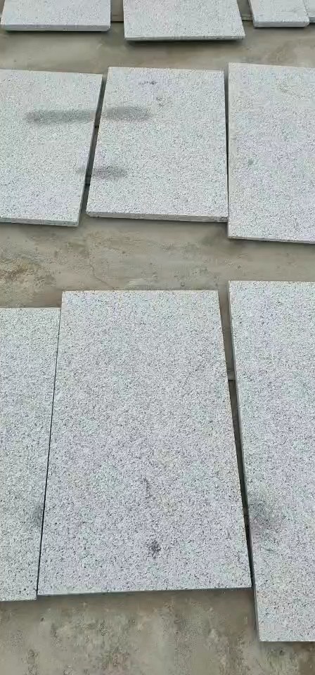 山东黄锈石、白锈石(原产地)厂章丘黑，鲁灰.矿直销厂家，销售矿石方料，门牌石、路