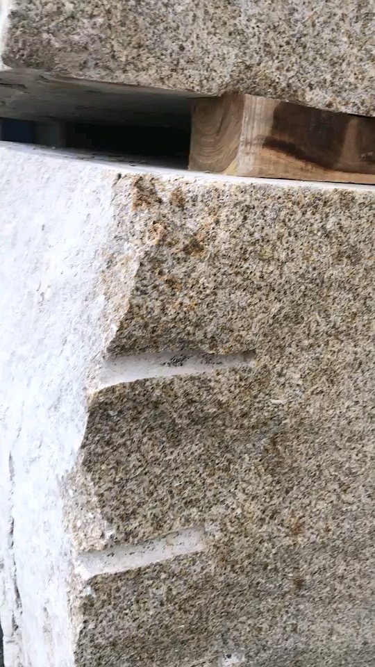 山东汶上县锈石，光板，荔枝面，路沿石，蘑菇石，多种规格。电话