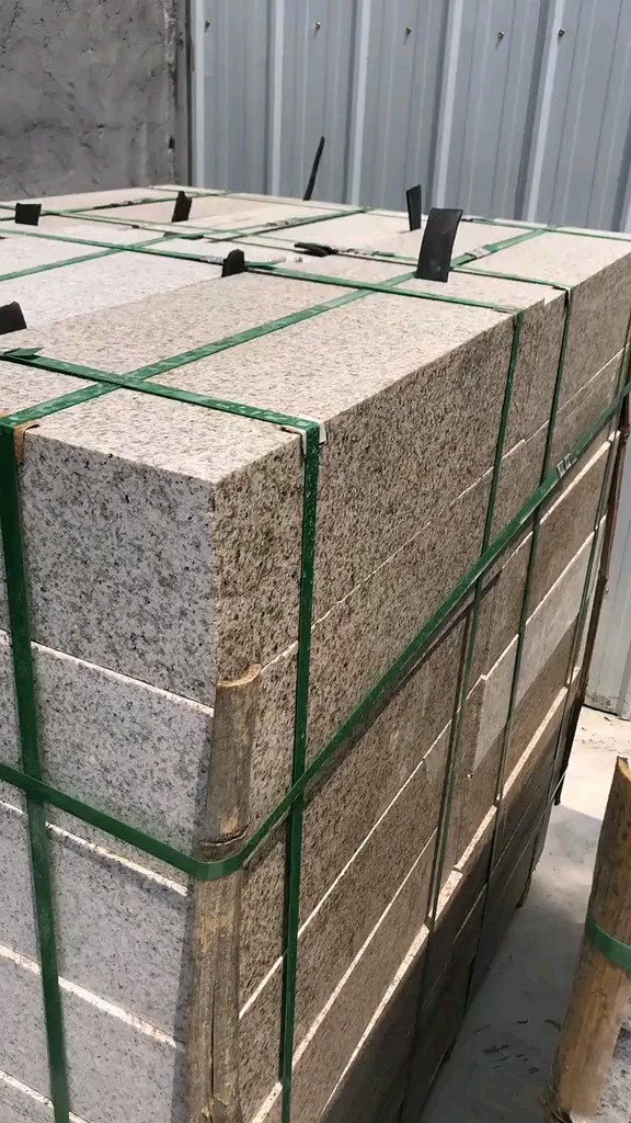 山东汶上县锈石，光板，荔枝面，路沿石，蘑菇石，多种规格。电话