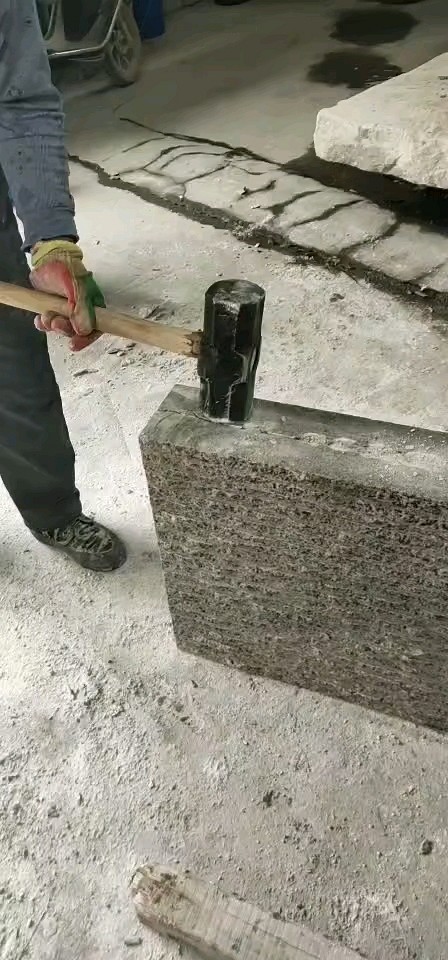 山东汶上县锈石，光板，荔枝面，路沿石，蘑菇石，多种规格。电话