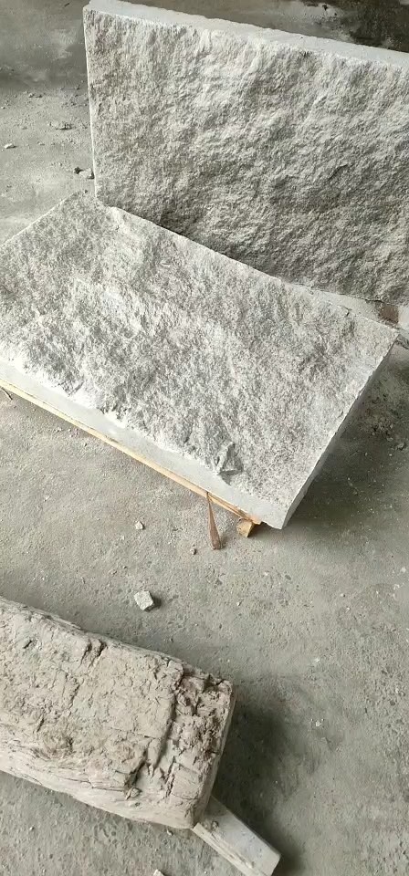 山东黄锈石、白锈石(原产地)厂章丘黑，鲁灰.矿直销厂家，销售矿石方料，门牌石、路