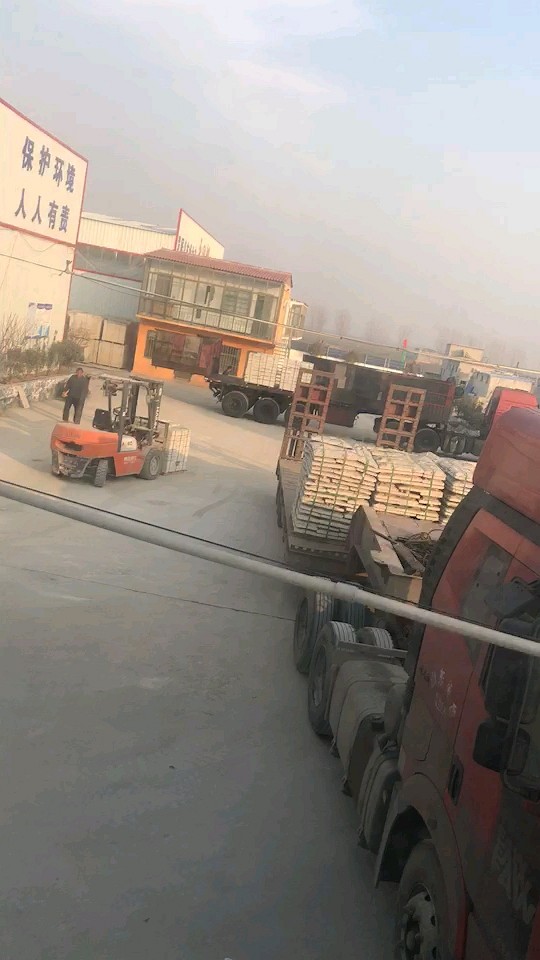  山东汶上县锈石，光板，荔枝面，路沿石，蘑菇石，多种规格。电话