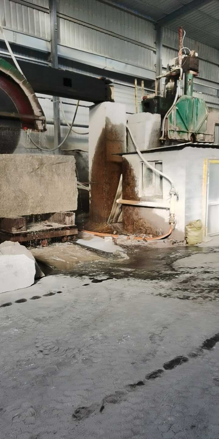 山东汶上县锈石，光板，荔枝面，路沿石，蘑菇石，火烧石等多种规格。电话