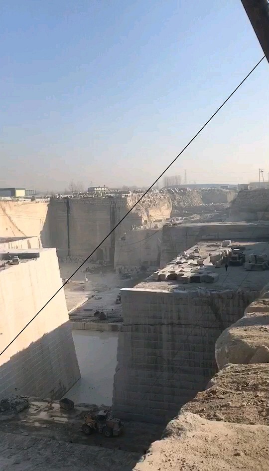 山东汶上县锈石，光板，荔枝面，路沿石，蘑菇石，火烧石等多种规格。电话