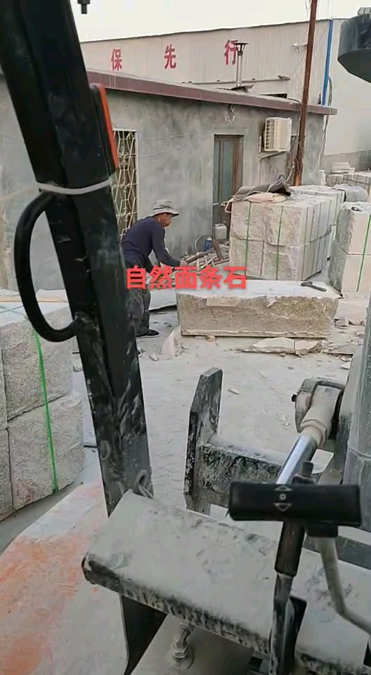 山东汶上县锈石，光板，荔枝面，路沿石，蘑菇石，火烧石等多种规格。电话