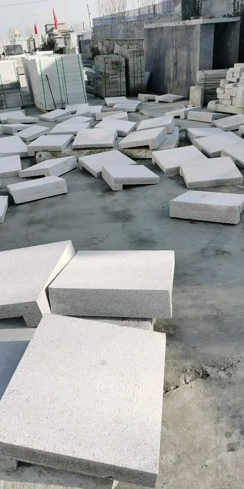 山东汶上县锈石，光板，荔枝面，路沿石，蘑菇石，火烧石等多种规格。电话