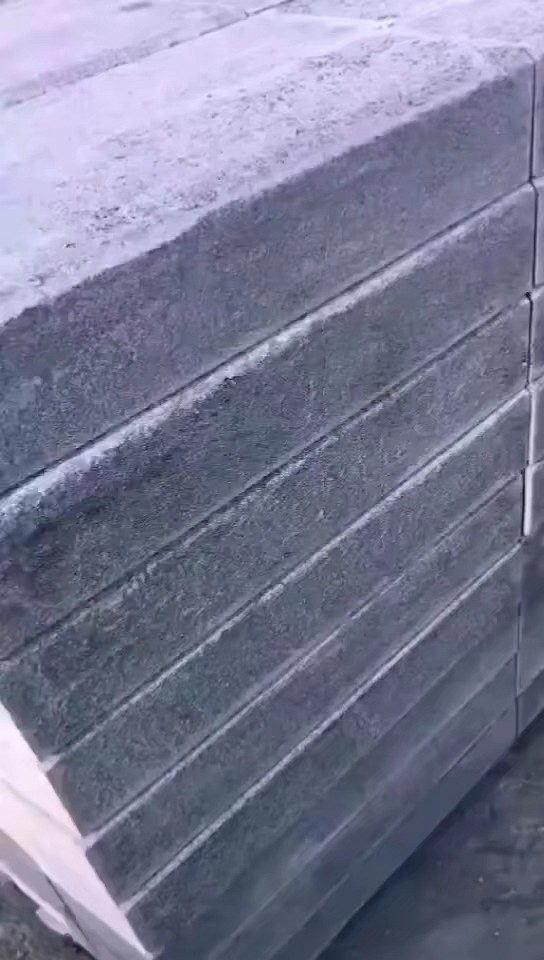 芝麻黑芝麻灰路沿石[强][强][强]保质保量、天然花岗岩、经久耐用价格美丽，外观
