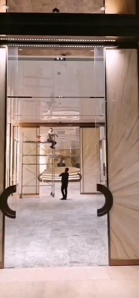 成都来福士酒店4.5m*1.6m玻璃复合直纹白玉自动门由云浮星月建材提供！国务院