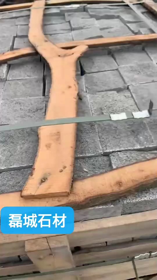 大量现货老矿芝麻黑自然面，马蹄石。财富热线