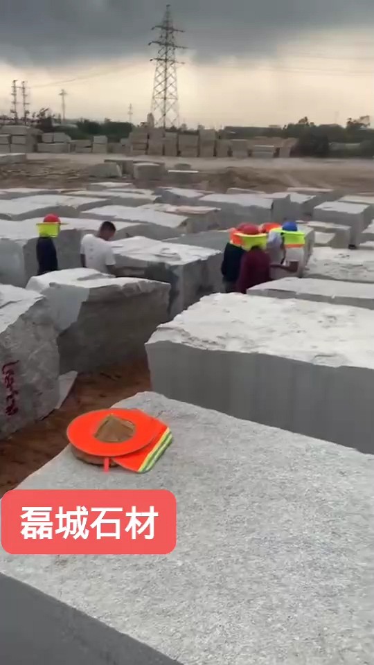 快来哦，我这除了卖石头还是石头，只要你没石头，找我就对了，等你们哦