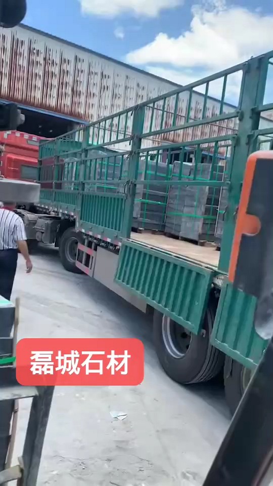 感谢老板的信任，满满一车大小头盖板走起，财富热线