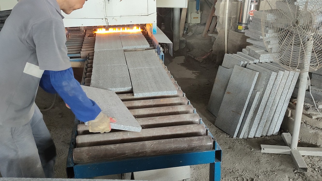 钟山青（芝麻黑654）火烧面，烧面板漂亮，价格完美，欢迎询问