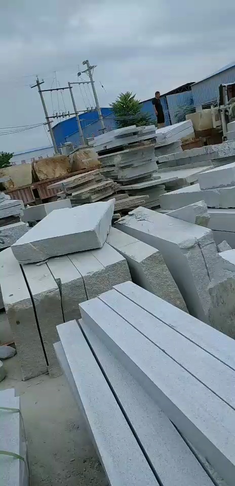 大量黄金麻，黄锈石