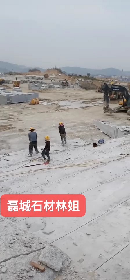 石井红636矿山上大量开釆，厂价一体，要的找我哈