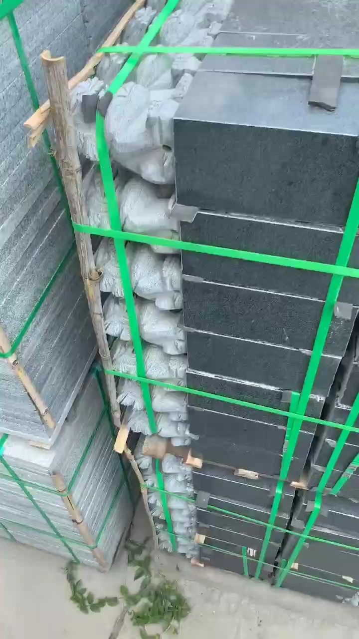 200对小狮子来啰，磊城石材厂里有，