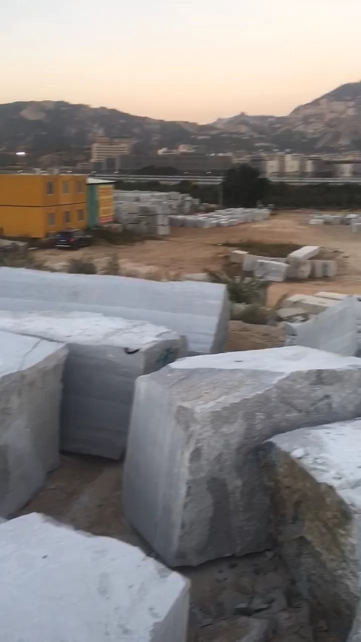 石井红636，荒料大量开釆下来，要的找我哈