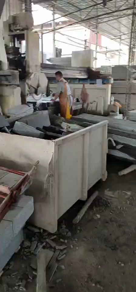 钟山青拥有大型矿山