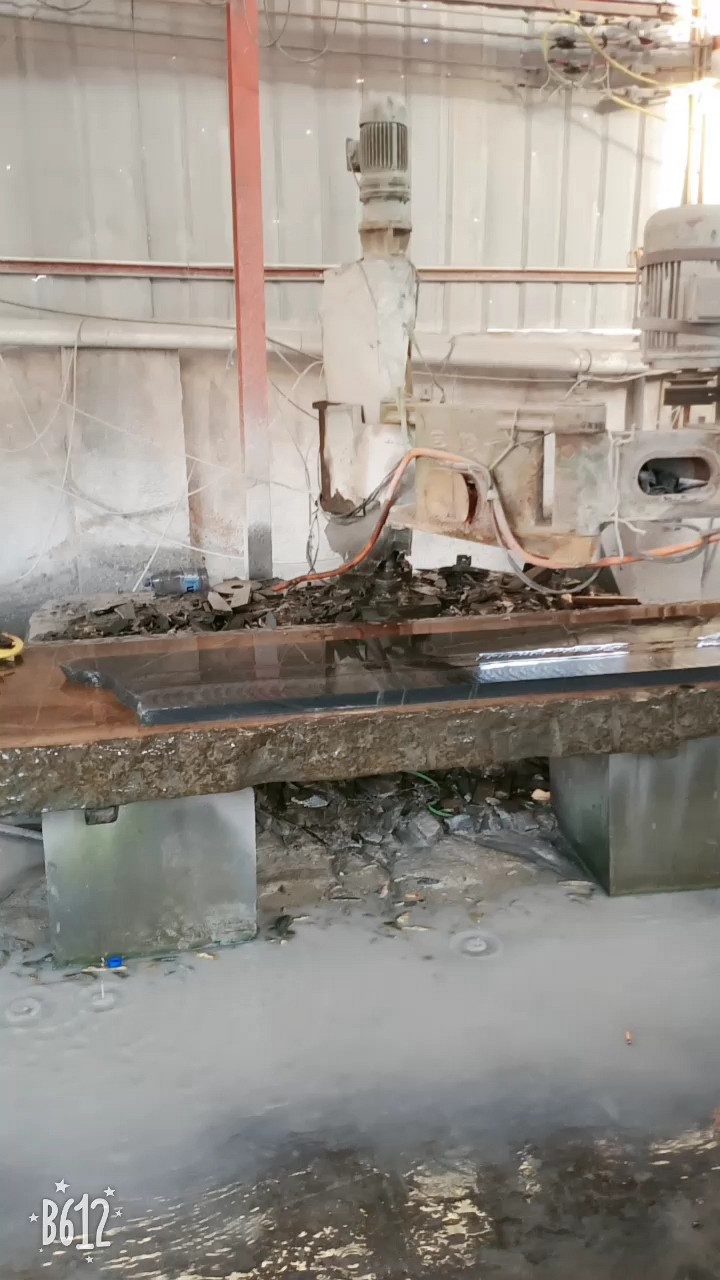 老矿芝麻黑，毛板光面正在加工中，[玫瑰][玫瑰]