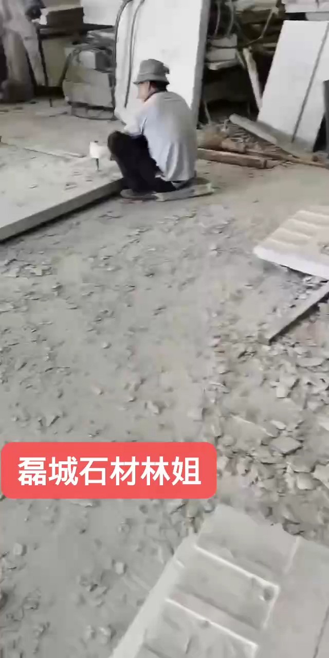 天冷了，更要好好挣钱，因为冬天的衣服比夏天的贵。[玫瑰][玫瑰]拿钱换板啰，