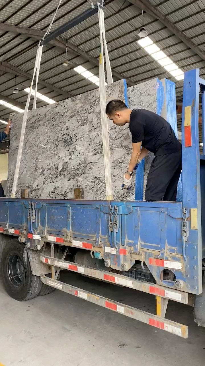 拉格朗灰（鱼肚灰）