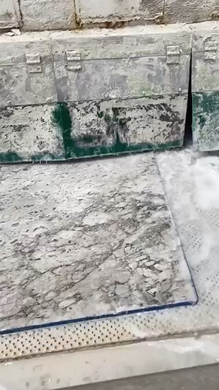 拉格朗灰（鱼肚灰）