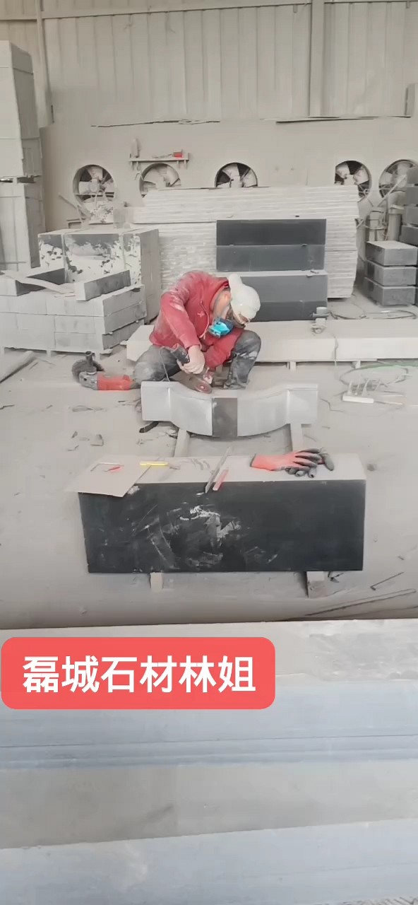 老矿芝麻黑654墓碑加工中，