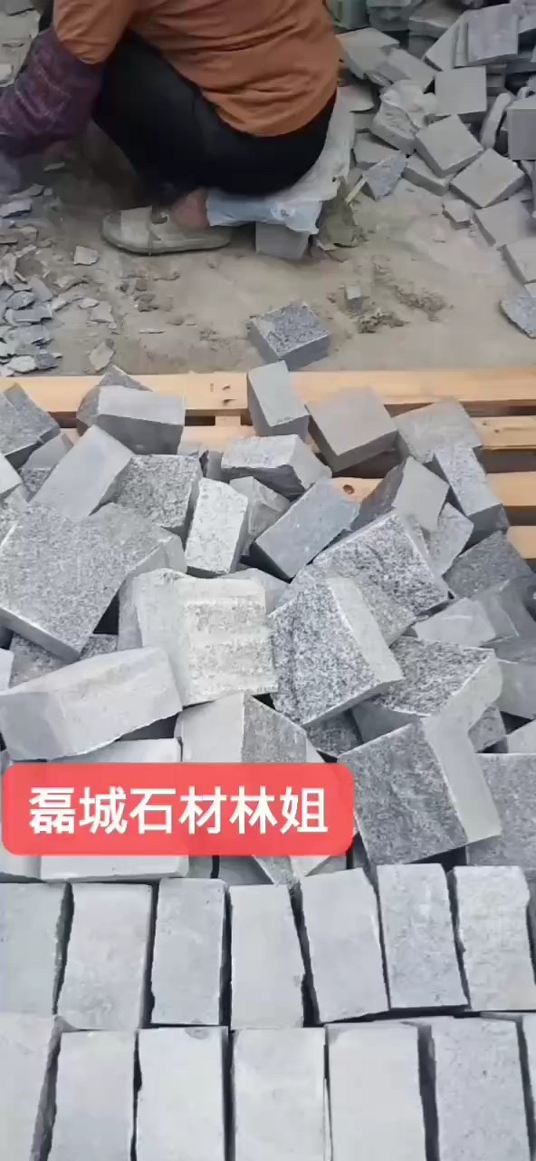 芝麻黑灰马蹄石现货哦