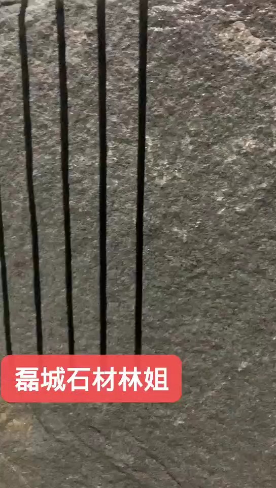 老矿芝麻黑墓碑料开切呲牙呲牙