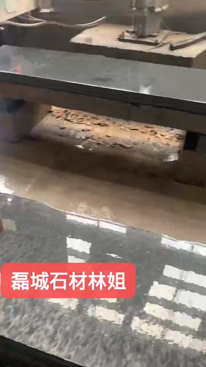 芝麻黑3公分毛光板24米长哦