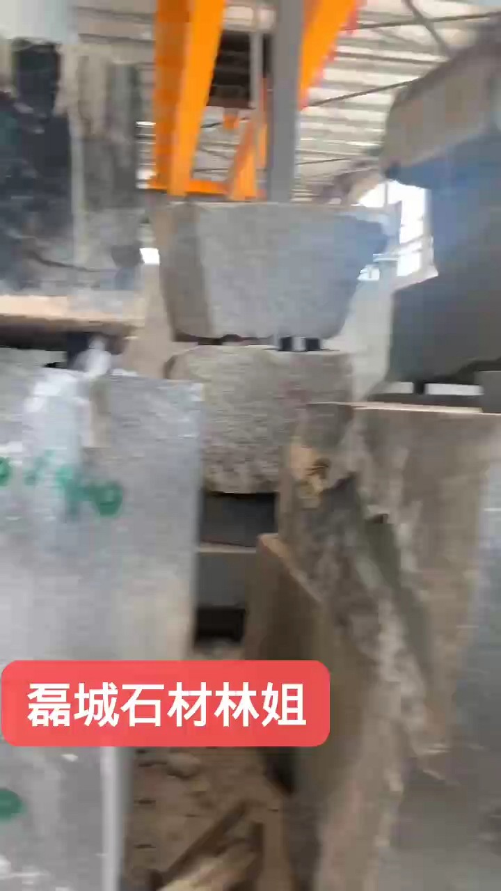 黑石荒料厂里多多哦做墓碑地铺路沿干挂等首选哦