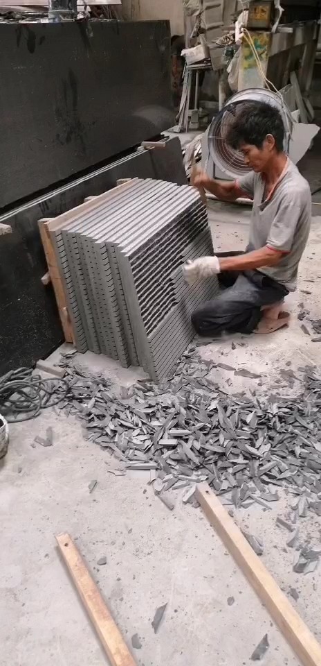 中国黑流水面继续做起抱拳抱拳